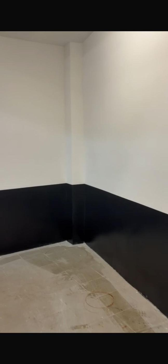 Mur repeint après rénovation — Toiture Lecloux
